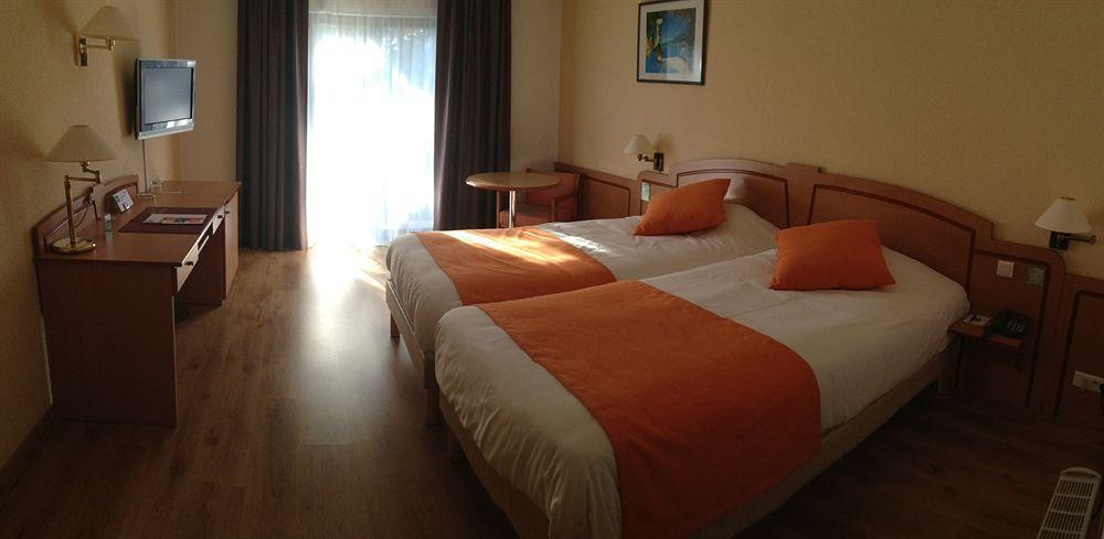 פו-סור-מר Ariane Hotel Fos Sur Mer מראה חיצוני תמונה