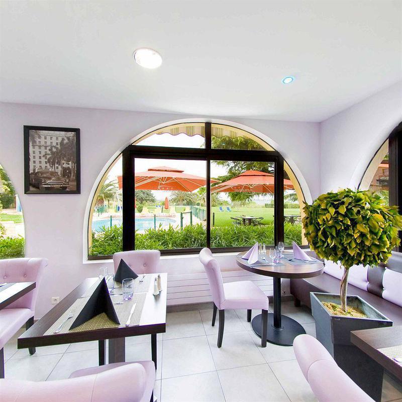 פו-סור-מר Ariane Hotel Fos Sur Mer מראה חיצוני תמונה