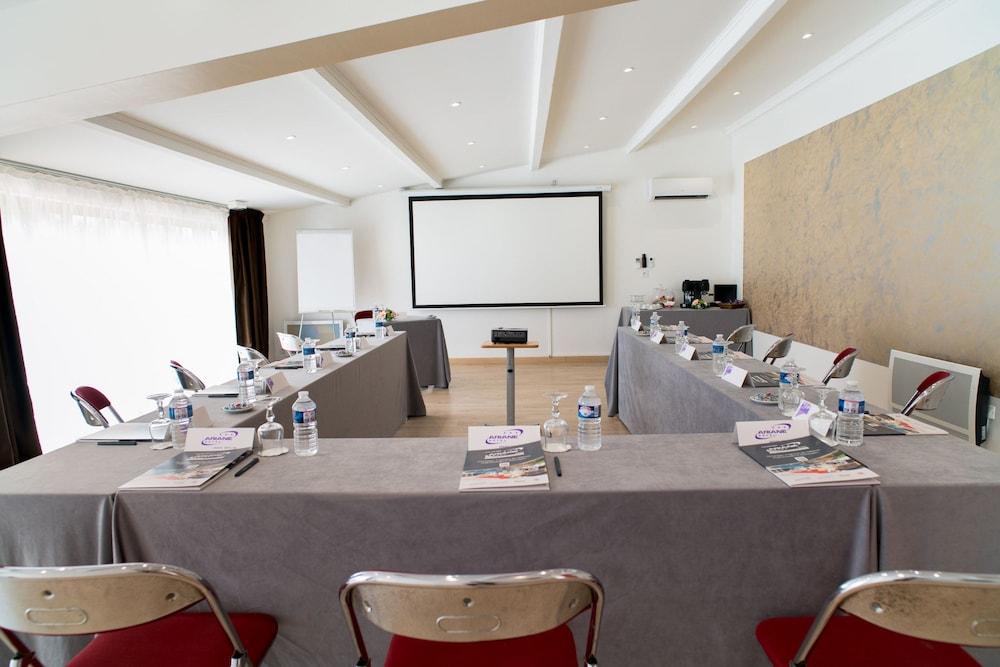 פו-סור-מר Ariane Hotel Fos Sur Mer מראה חיצוני תמונה