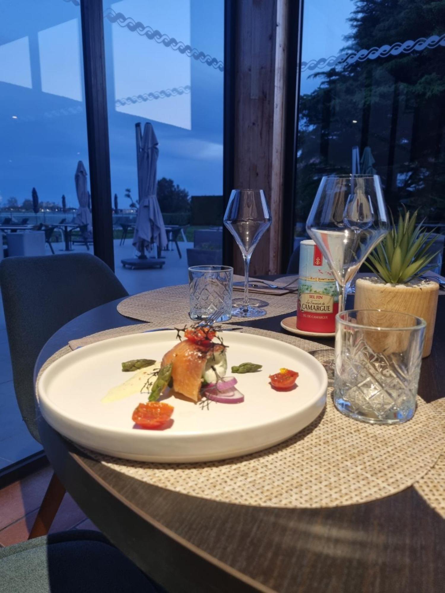 פו-סור-מר Ariane Hotel Fos Sur Mer מראה חיצוני תמונה