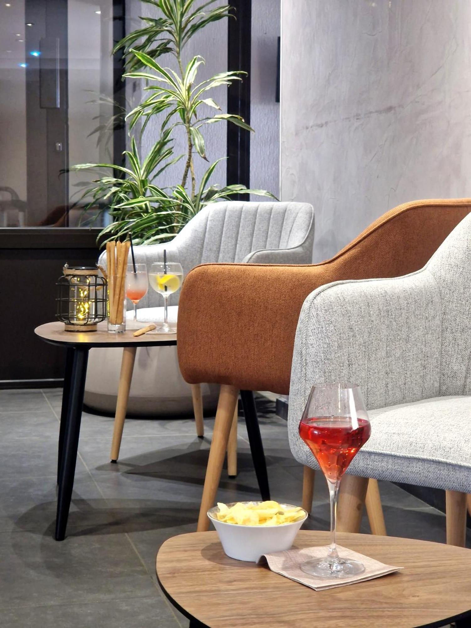 פו-סור-מר Ariane Hotel Fos Sur Mer מראה חיצוני תמונה