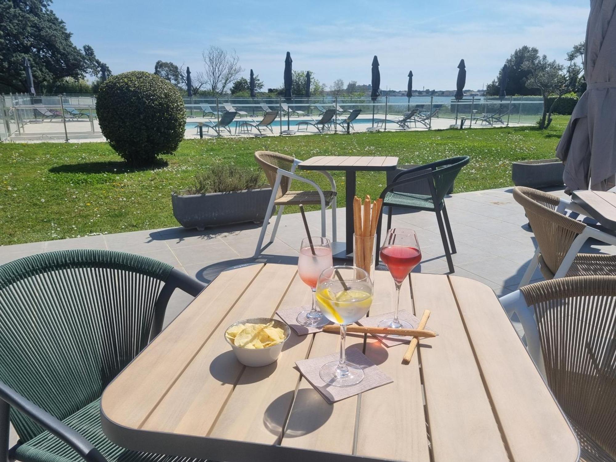 פו-סור-מר Ariane Hotel Fos Sur Mer מראה חיצוני תמונה