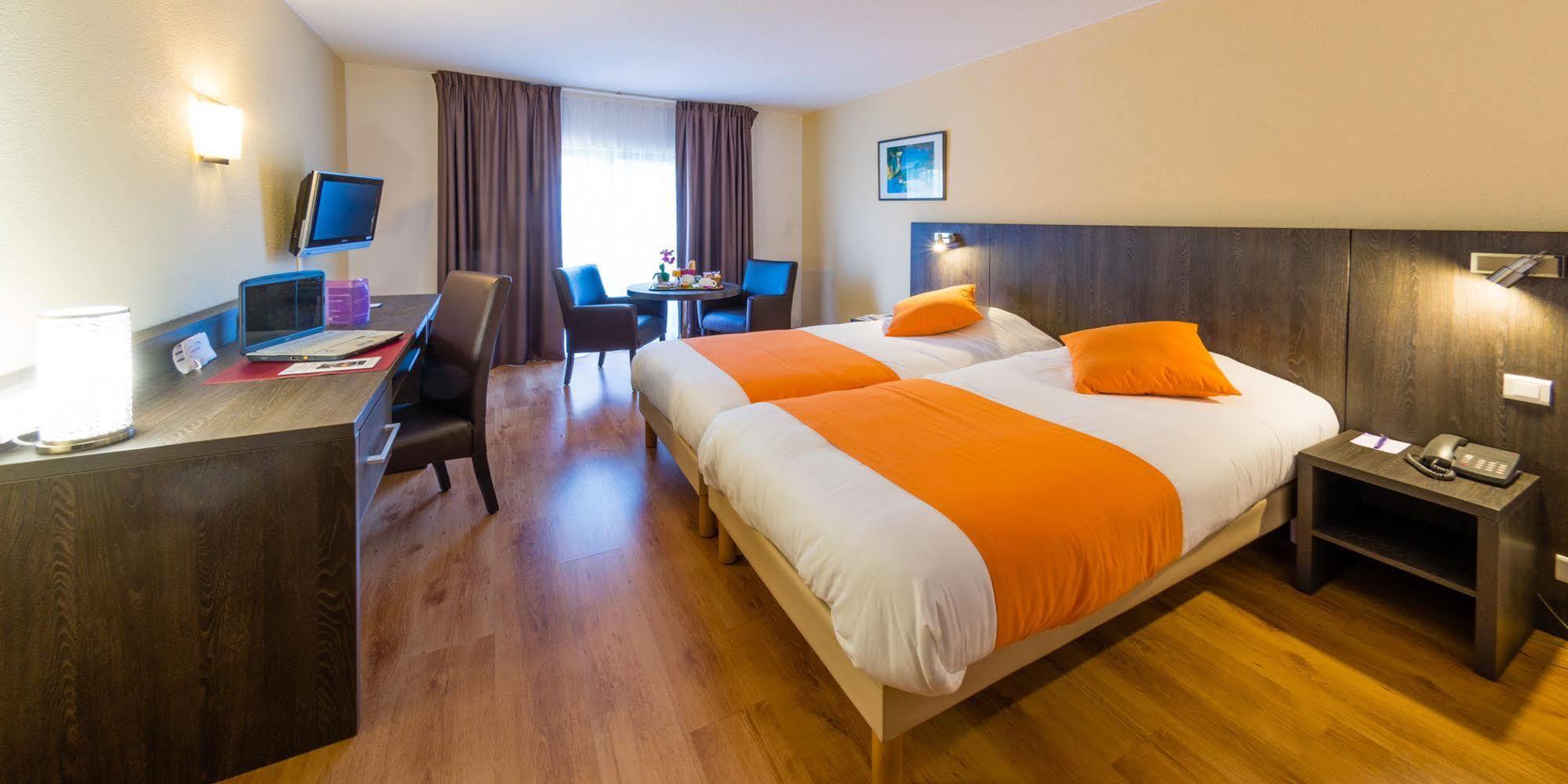 פו-סור-מר Ariane Hotel Fos Sur Mer מראה חיצוני תמונה